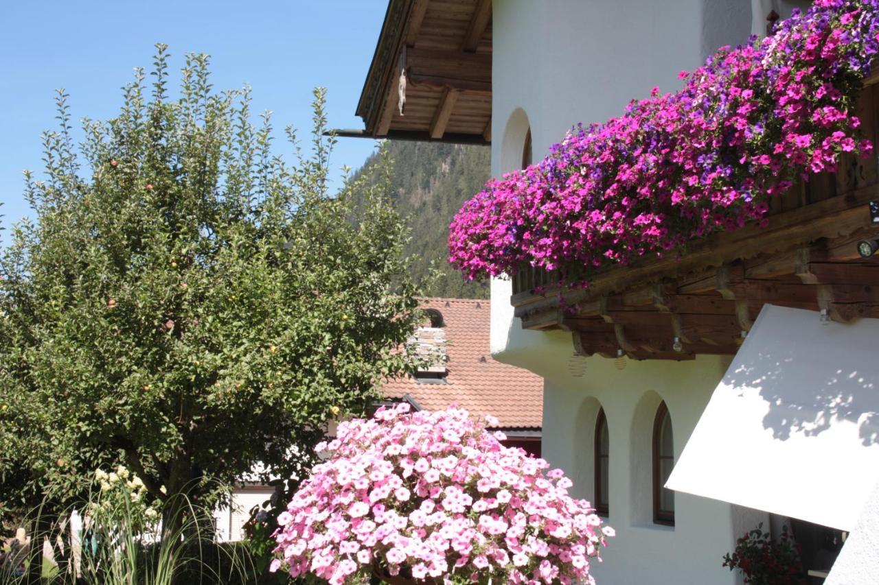 Aparthotel Vronis Waldhaus Adults Only Mayrhofen Esterno foto