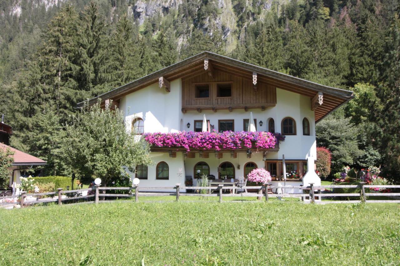 Aparthotel Vronis Waldhaus Adults Only Mayrhofen Esterno foto