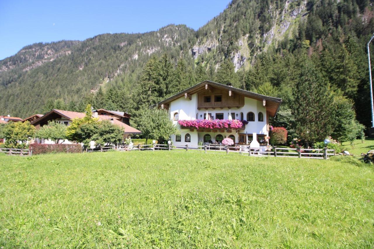 Aparthotel Vronis Waldhaus Adults Only Mayrhofen Esterno foto