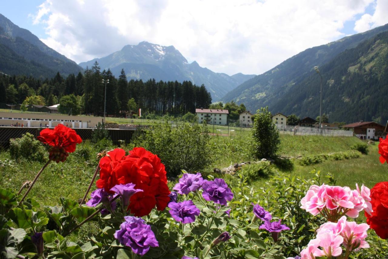 Aparthotel Vronis Waldhaus Adults Only Mayrhofen Esterno foto